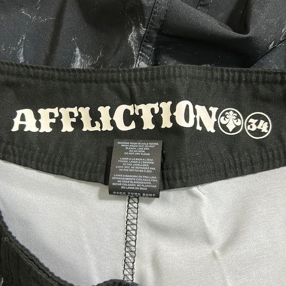 Affliction black and white board shorts size 34 - Picture 6 of 11